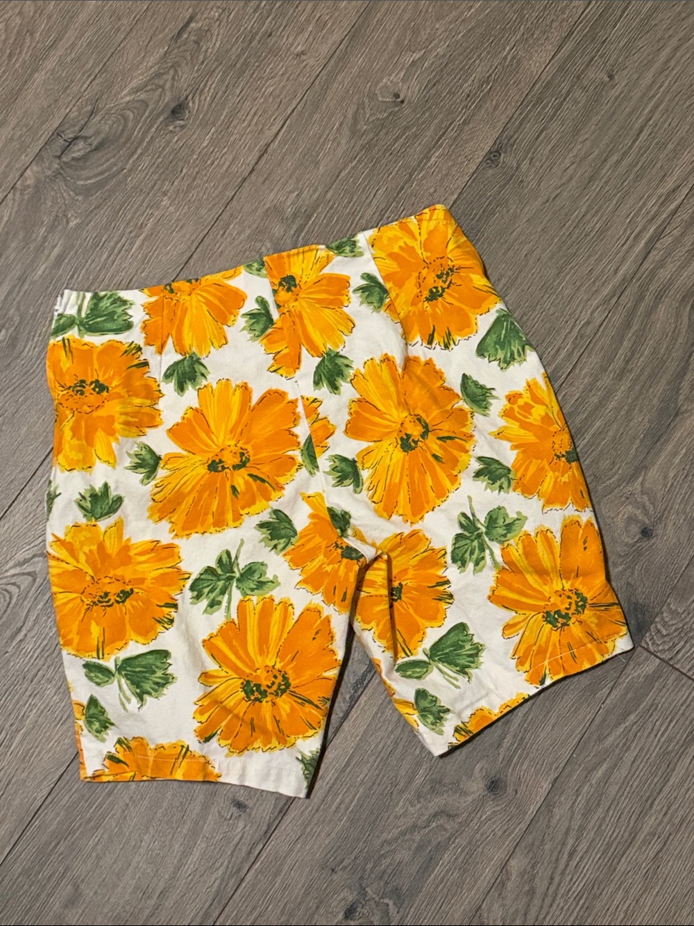 United Colors Of Benetton Yellow Floral Stretch Shorts vintage vibes 38